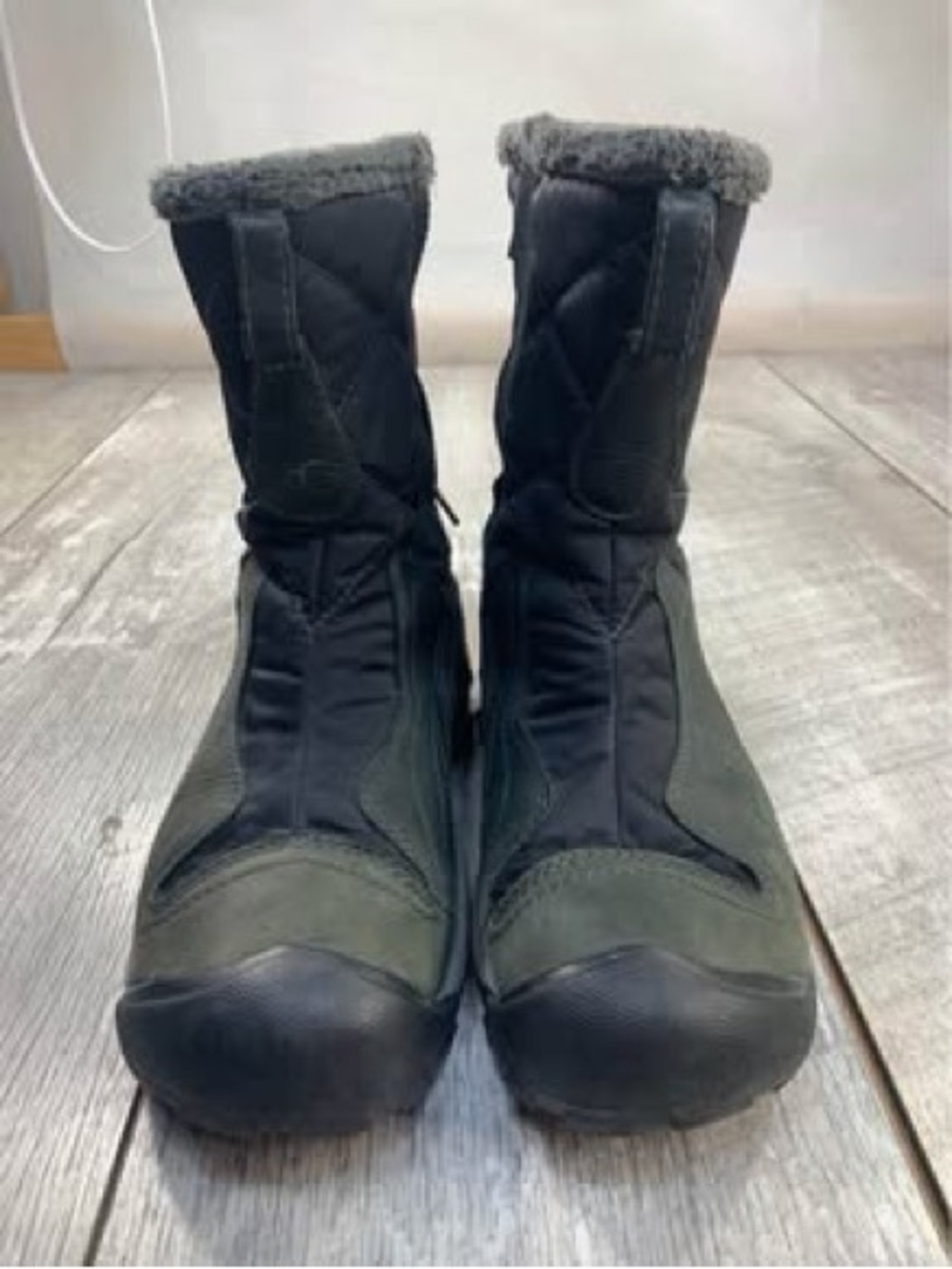 KEEN women’s winter boots size 6.5